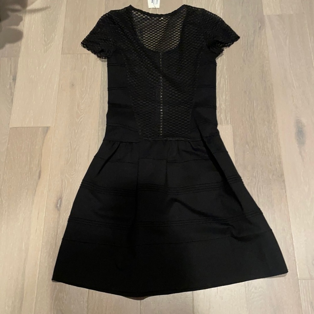 viscose/polyamide dress. Zipper front, mesh back
